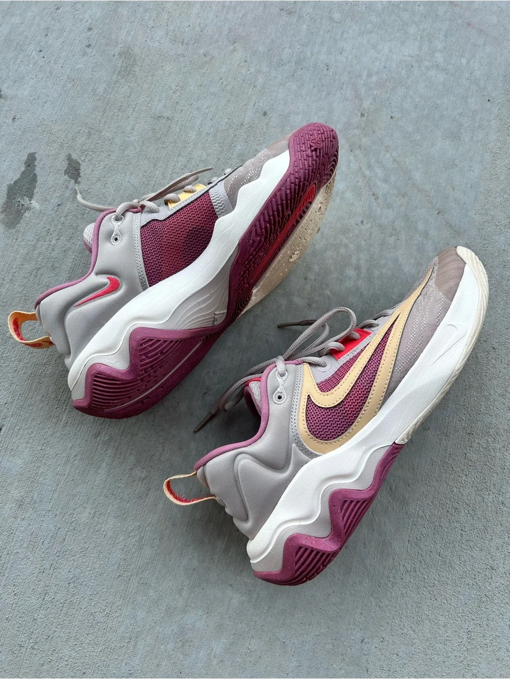 Nike Giannis Immortality 3 Basketball Shoes Mens 9 Fossil Stone Berry